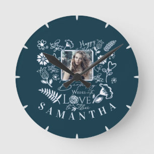 Moderne florale Geburtstags-Typografie-Foto-Doodle Runde Wanduhr