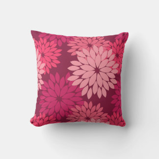 Moderne florale Kimono Print, Coral Pink & Burgund Kissen Für Draußen