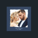 Moderne Foto Hochzeit personalisiert est. in Leinwanddruck<br><div class="desc">Moderne schlichte Ränder bordeauxrote Wirkung Foto Hochzeit personalisiert in Geschenk etabliert.</div>