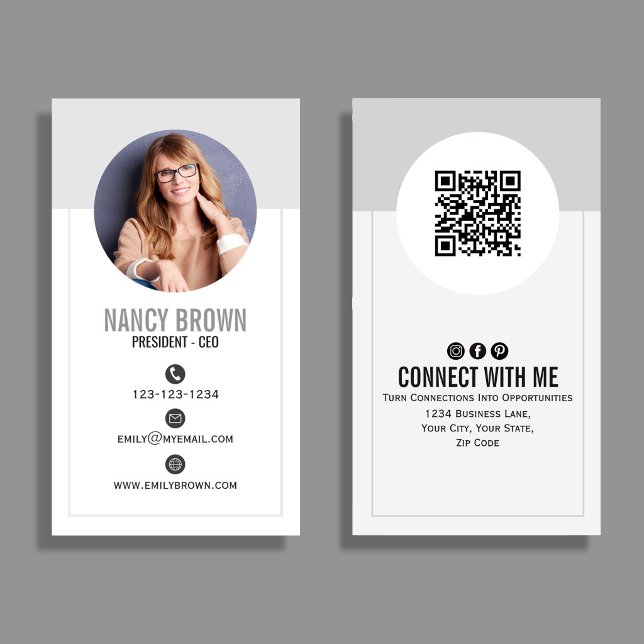 Moderne Foto-QR-Code Verbinde Mit Mir Minimal  Visitenkarte (Modern vertical business card featuring a clean photo layout with bold name typography. )