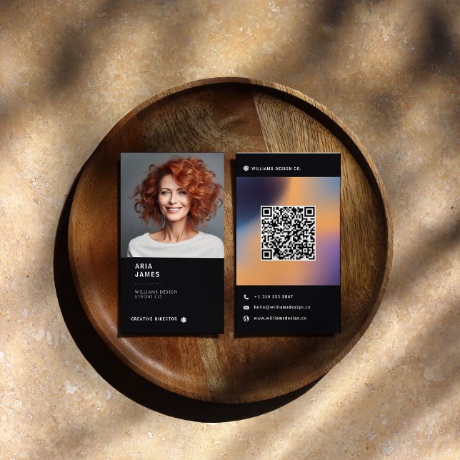 Moderne Foto- & QR-Code-Vertikale Visitenkarte (Von Creator hochgeladen)