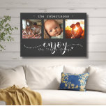 Moderne Fotocollage Genießen Sie die Kleinen Dinge Leinwanddruck<br><div class="desc">Diese atemberaubende Leinwand-Wandkunst besticht durch eine wunderschöne Collage aus drei Fotos, in der hochgeschätzte Erinnerungen ausgestellt sind, die mit der herzlichen Botschaft "Genießen Sie die Kleinen Dinge" verziert sind. Das elegante Schwarz-Weiß-Design, kombiniert mit exquisiter Schrift und Drucktypografie, schafft ein anspruchsvolles und dauerhaftes Stück, das jeden Innenstil ergänzt. Personalisieren Sie es...</div>