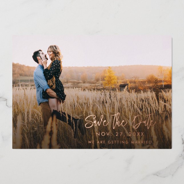 Moderne Fotos Script Wedding Save the Date Card Folieneinladung (Vorderseite)