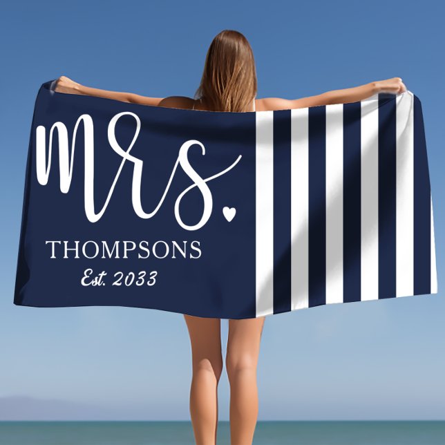 Moderne Frau Script Nautical Navy & White Stripes Strandtuch (Von Creator hochgeladen)