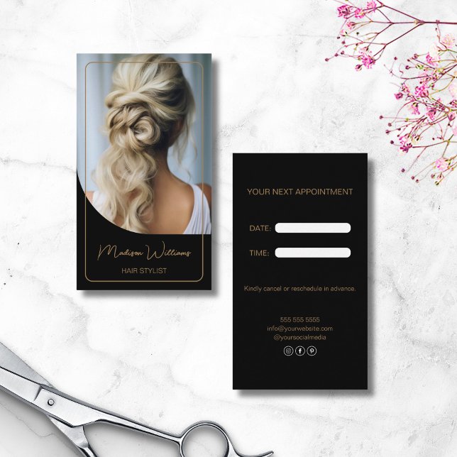 Moderne Frisur Stylist Black and Gold Terminkarte (Modern Hair Stylist Black and Gold Appointment Card)
