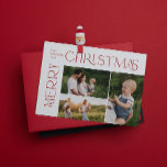 Moderne frohe Weihnachten 3 Foto Rote Typografie<br><div class="desc">'Das ist die Jahreszeit, um fröhlich zu sein! In dieser Urlaubssaison machen Ihre Familienfeiern mit dieser erstaunlich modernen und festlichen Weihnachten 3 Foto Red Typografy Holiday Card zu einem besonderen Erlebnis. Die Liebe und die herzlichen Wünsche der Familie und Freunden dieser festlichen Jahreszeit sind die perfekte Wahl, um diese schöne...</div>