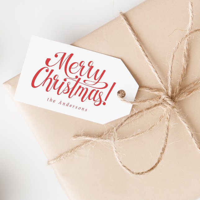 Moderne frohe Weihnachten Geschenkanhänger (Kraft wrap, rustic twine, red script tag—minimal, cozy holiday)
