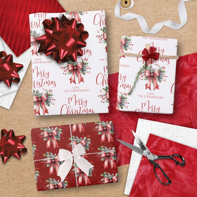Moderne frohe Weihnachtsschrift Red Bow Holly Name Geschenkpapier Set (Von Creator hochgeladen)