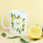 Moderne gelbe Lemonen Rahmen & Blätter mit Namen Kaffeetasse<br><div class="desc">Moderne gelbe Lemonen Rahmen & Blätter mit Namen</div>