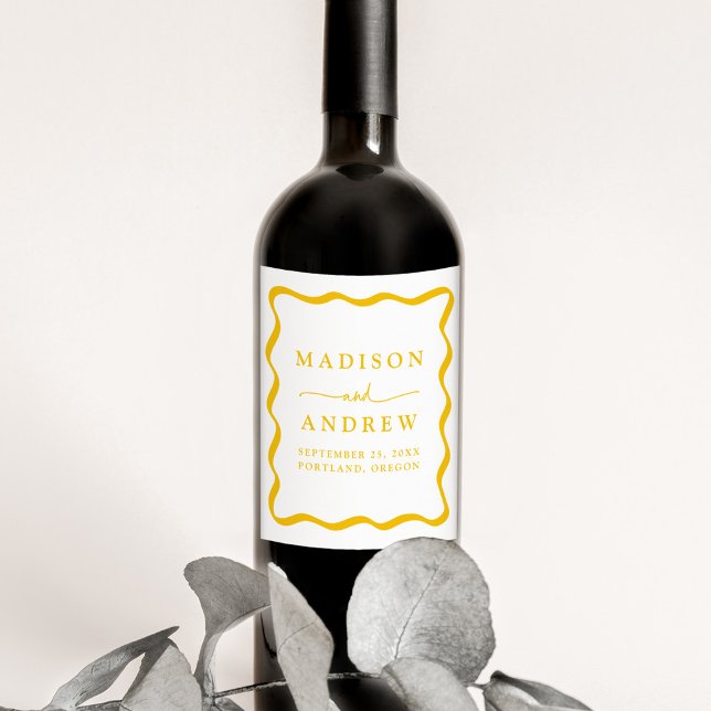 Moderne gelbe Wavy-Rahmen-Hochzeit Weinetikett (Von Creator hochgeladen)