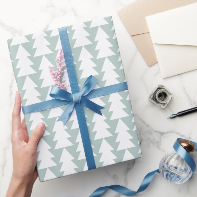 Moderne geometrisch blaue Weihnachtsbaumgrafik Geschenkpapier (Schenken)