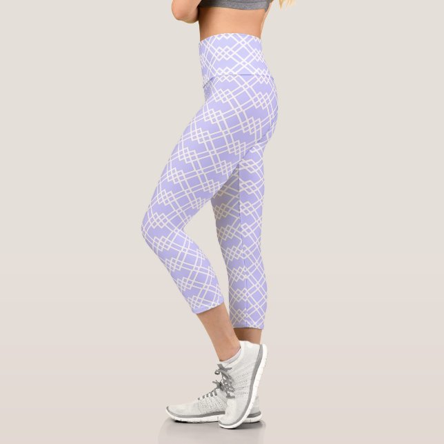 Moderne geometrische Lichtperiwinkle und Weiß Capri Leggings (Links)