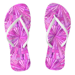 Moderne geometrische Mosaik, Violet und Orchid Flip Flops