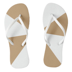 Moderne geometrische weiße und kamelbraune Muster Flip Flops