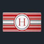 Moderne gestreifte Rot-Weiß- und Grau-Teamfarben Schreibtischunterlage<br><div class="desc">Das Design der Tischmatte zeichnet sich durch ein wunderschönes,  rotes,  graues und weißes Streifenmuster aus,  in dem Sie ein personalisiertes Monogramm hinzufügen können. Perfekt für die Darstellung mit Teamfarben,  oder einfach nur gut aussehen! Macht ein großartiges Geschenk. Erstellt von der einfachen Farmhouse Press.</div>