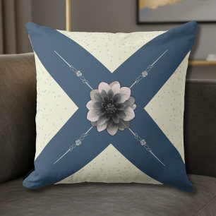 Moderne Glam Schieferblau und Creme Dahlie Floral Kissen