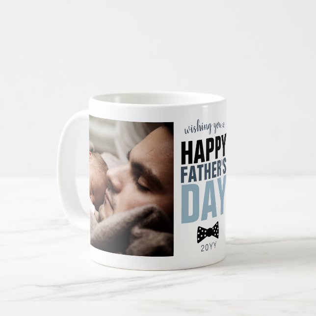 Moderne glückliche Vatertag Zwei Foto Blue Bowtie Kaffeetasse (Vorderseite Links)