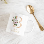 Moderne Gold-Aquarell-Blume Letter B | Monogramm Kaffeetasse<br><div class="desc">Moderne Gold-Aquarell-Blume Letter B | Monogramm</div>