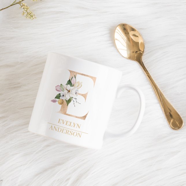 Moderne Gold-Aquarell-Blume Letter E | Monogramm Kaffeetasse (Von Creator hochgeladen)