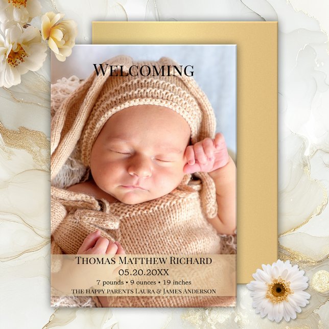 Moderne Gold Baby Birth Foto Ankündigungskarte Dankeskarte (Elegant birth announcement card featuring a photo of your baby with a soft gold stylized overlay)