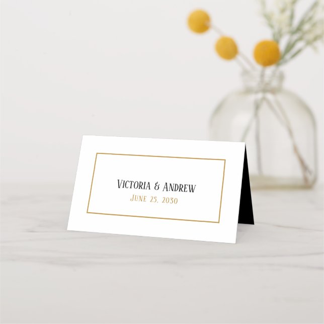 Moderne Gold Black Script Minimal Hochzeit Platzkarte (Rückseite)