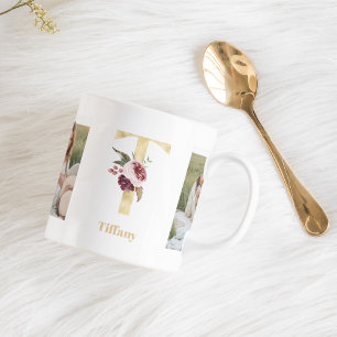 Moderne Gold-Blumen-Buchstabe T   Zweifoto-Monogra Kaffeetasse
