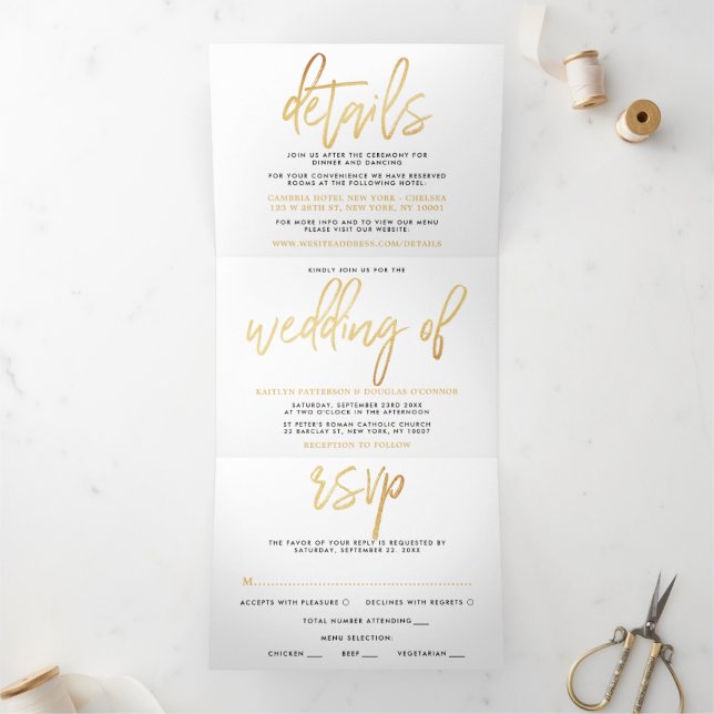 Moderne Gold Foil Script Wedding Suite Dreifach Gefaltete Einladung (Innenseite)