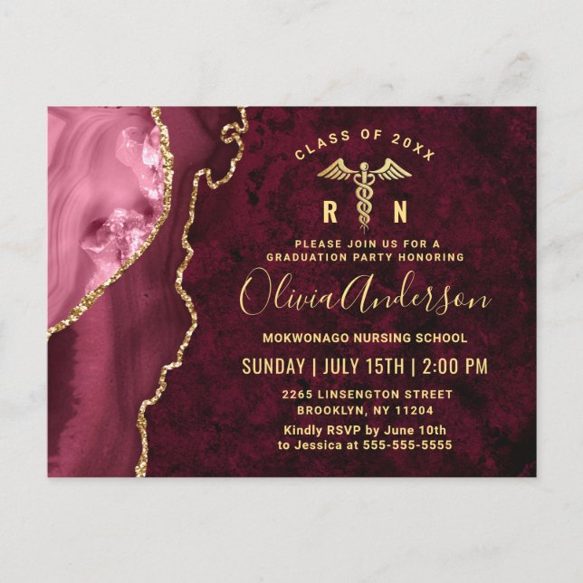 Moderne Gold Maroon RN Graduation Party Einladung Postkarte (Vorderseite)