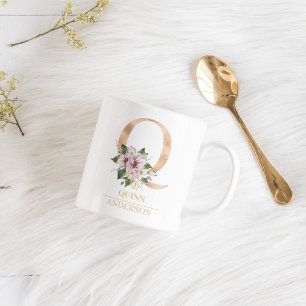 Moderne Gold-Wasserfarben-Blumen- Buchstabe Q   Mo Kaffeetasse