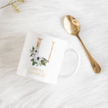 Moderne Gold Watercolor Blume Letter U | Monogramm Kaffeetasse<br><div class="desc">Moderne Gold Watercolor Blume Letter U | Monogramm</div>