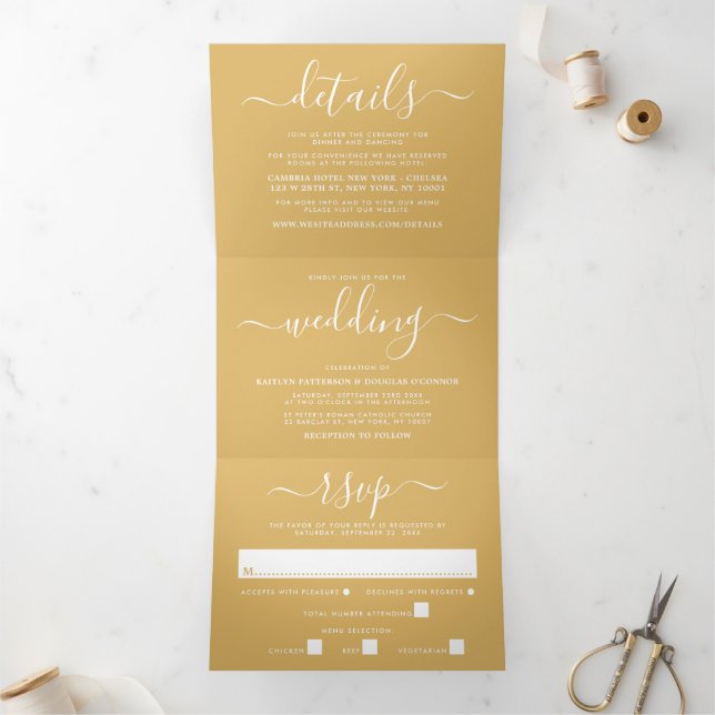 Moderne Gold & White Simple Script Wedding Suite Dreifach Gefaltete Einladung (Innenseite)