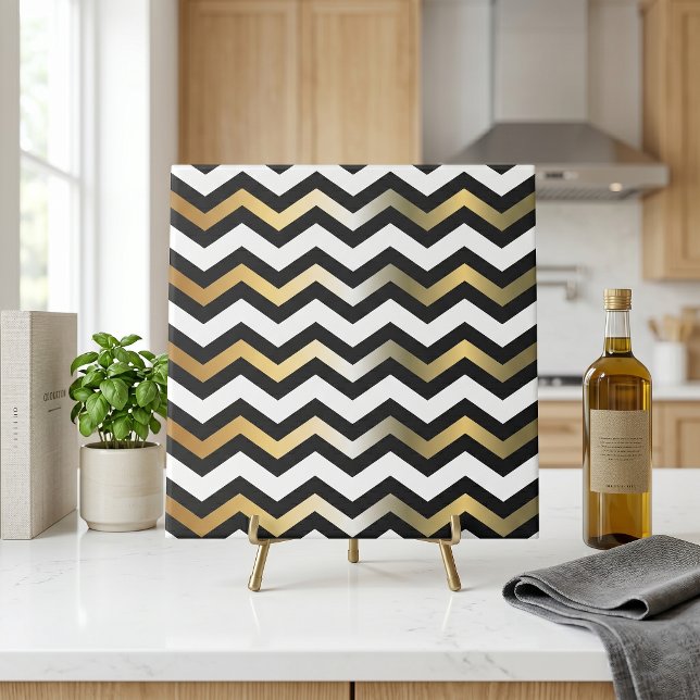 Moderne goldene Schwarz-Weiß-Zigzag-Zickzack Muste Fliese (Von Creator hochgeladen)