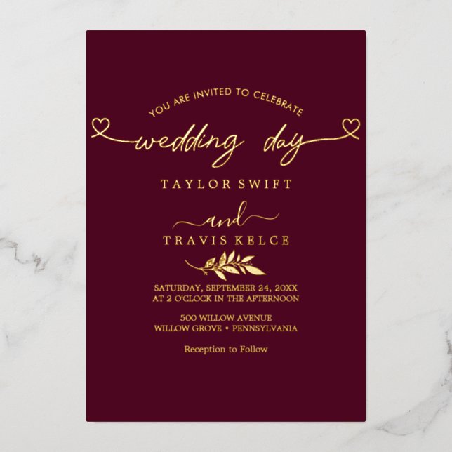 Moderne Goldfoil Script Black Foto Hochzeit Folieneinladung (Vorderseite)