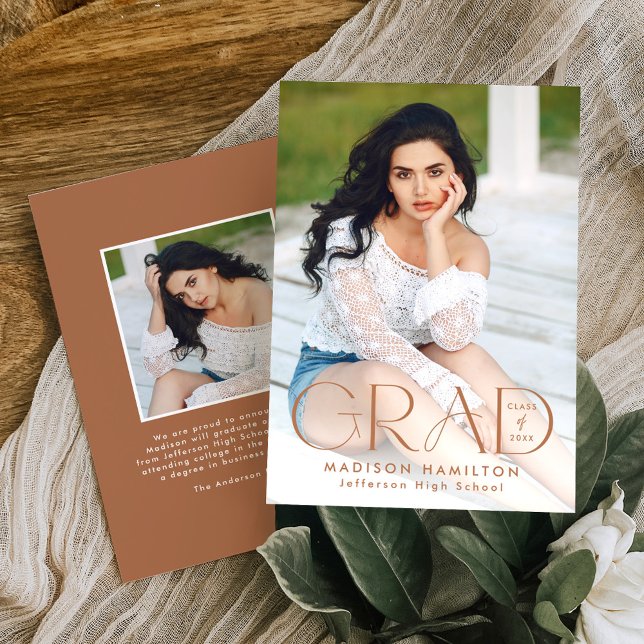 Moderne Grad Clay Typografie 2 Foto Abschluss Ankündigung (Von Creator hochgeladen)