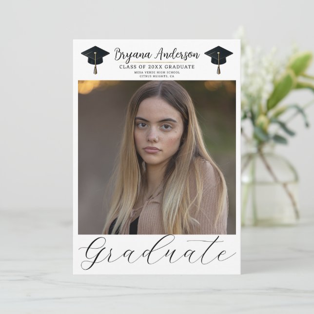 Moderne Graduate Foto Black Gold Graduation Cap Einladung (Stehend Vorderseite)