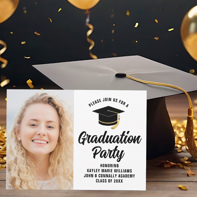Moderne Graduate Foto Black Text Graduation Party Einladung (Von Creator hochgeladen)