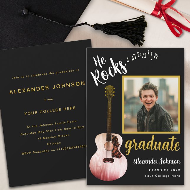 Moderne Graduate Foto Cool Music Graduation Party Einladung (Cool country music rustic guitar black and gold graduation party invitation with graduate photo )