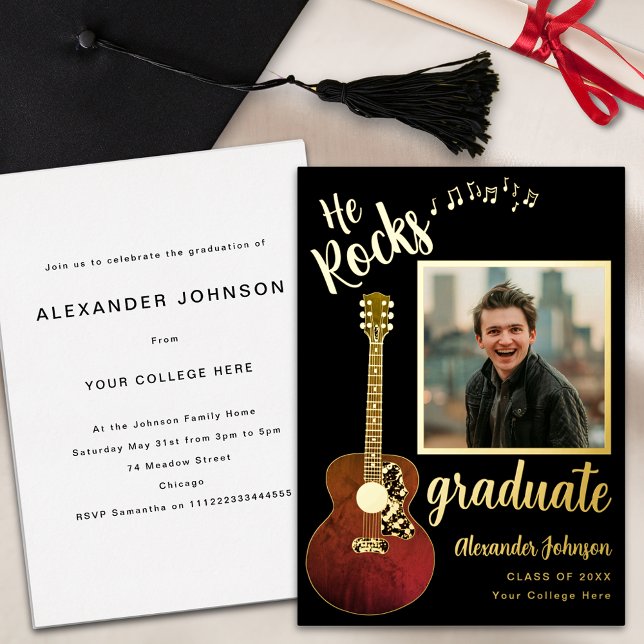 Moderne Graduate Foto Gitarre Black und Gold Folieneinladung (Modern Graduate photo cool guitar he rocks quote black and gold foil graduation party invitation )
