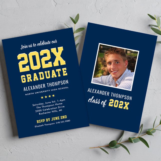Moderne Graduate Navy Yellow Graduation Party 2023 Einladung (Von Creator hochgeladen)