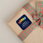 Moderne grafische Lichter Weihnachten Quadratischer Aufkleber<br><div class="desc">Einfache,  moderne Weihnachts-Weihnachtsaufkleber mit einer Reihe farbenfroher Urlaubsleuchten. Minimalistische Typografie. Sauberes einfaches Design. Alle Textbereiche sind personalisierbar. Kontaktieren Sie uns für Hilfe bei der Personalisierung oder Anpassung an Ihre individuellen Wünsche. Gute Ferien!</div>