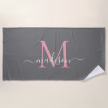Moderne graue Blush Pink Monogram Feminine Script Strandtuch<br><div class="desc">Elegantes graues Blush Pink Monogram Feminine Modernes Girly Script Beach Handtuch</div>