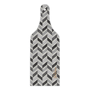 Moderne graue Chevron-Geometrie-Muster-Monogramm Schneidebrett