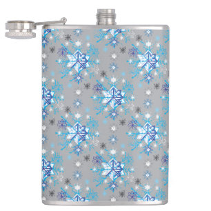 Moderne graue und blaue Holiday Snowflakes Muster Flachmann