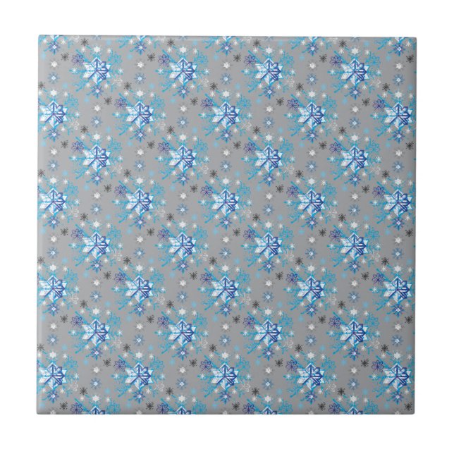Moderne graue und blaue Holiday Snowflakes Muster Fliese (Vorderseite)