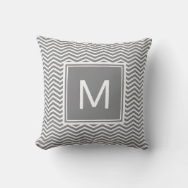 Moderne graue und weiße Chevronen mit Monogramm Kissen