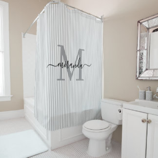 Moderne graue und weiße Streifen mit Monogramm-Nam Duschvorhang