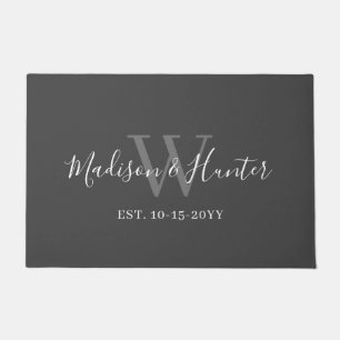 Moderne graue White Script Monogram Newlyweds Fußmatte