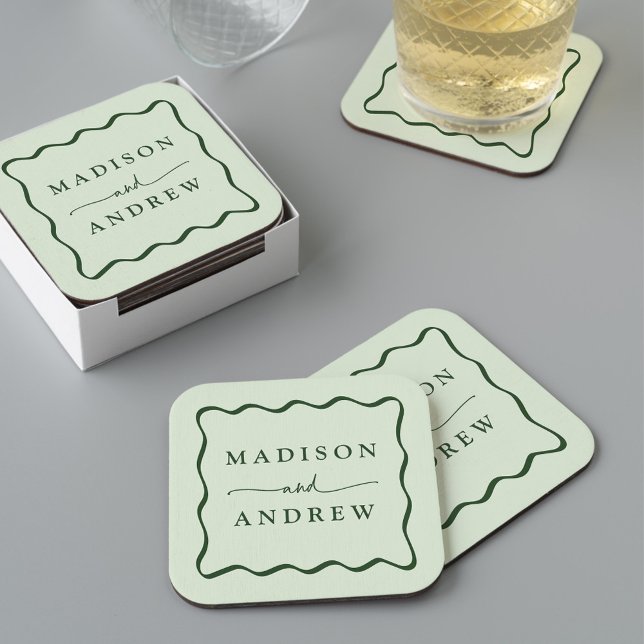 Moderne Green Wavy Frame Wedding Rechteckiger Pappuntersetzer (Von Creator hochgeladen)