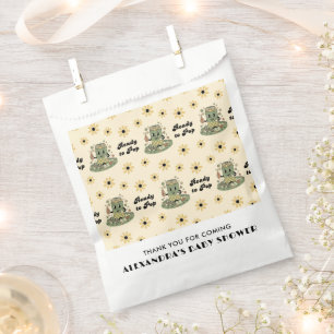Moderne Groovy Daisy Salbei Grün Sie ist bereit zu Geschenktütchen