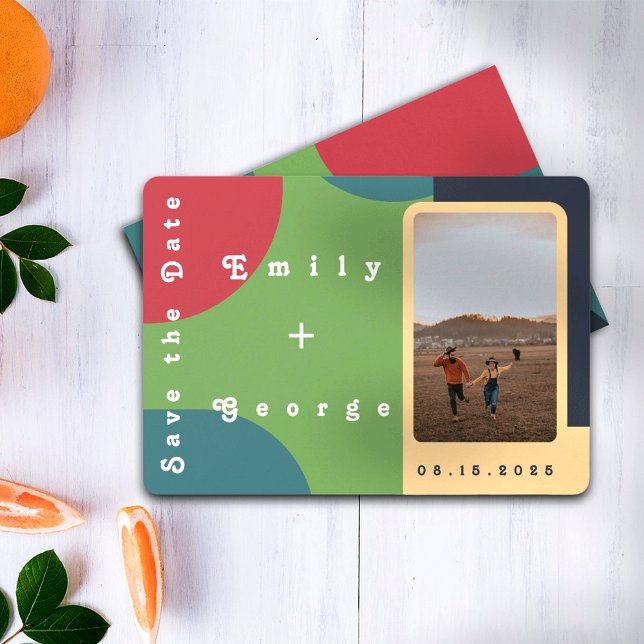 Moderne Groovy farbenfrohe Retro Foto Hochzeit Save The Date (Von Creator hochgeladen)